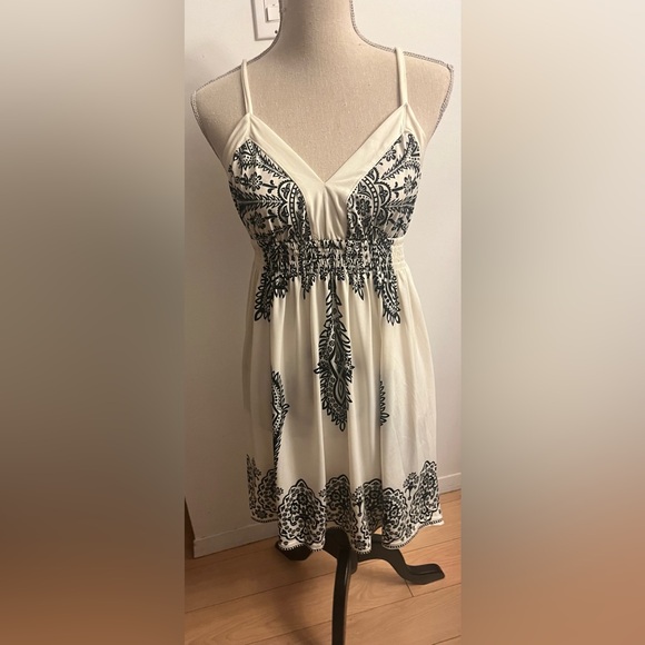 Langbaoshi Dresses & Skirts - Boho Paisley Smocked Empire Waist MIDI Dress Black & White Size